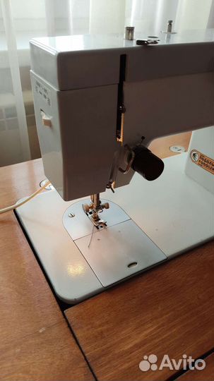 Швейная машина Чайка 143