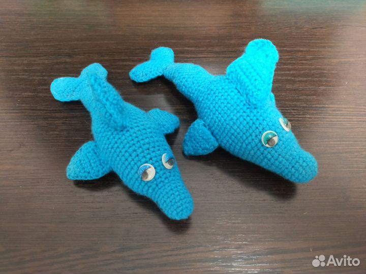 Дельфины вязаные