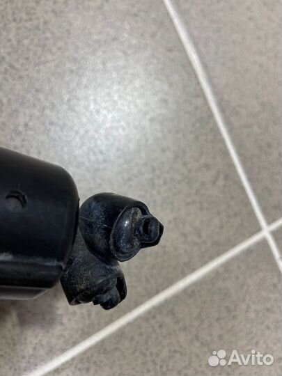 Форсунка омывателя фар левая BMW 760LI 2004 г