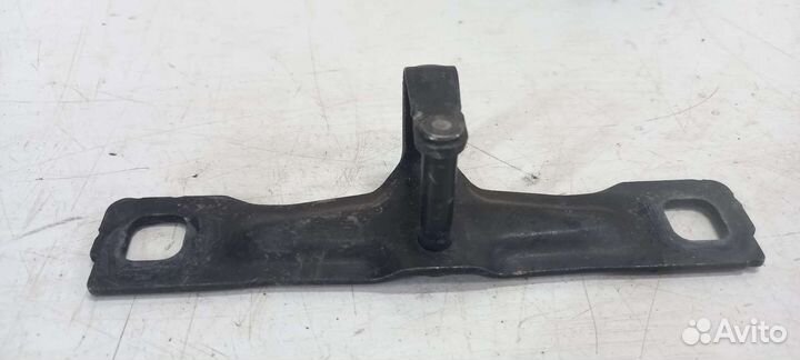 Ответная часть замка багажника Skoda Octavia A8