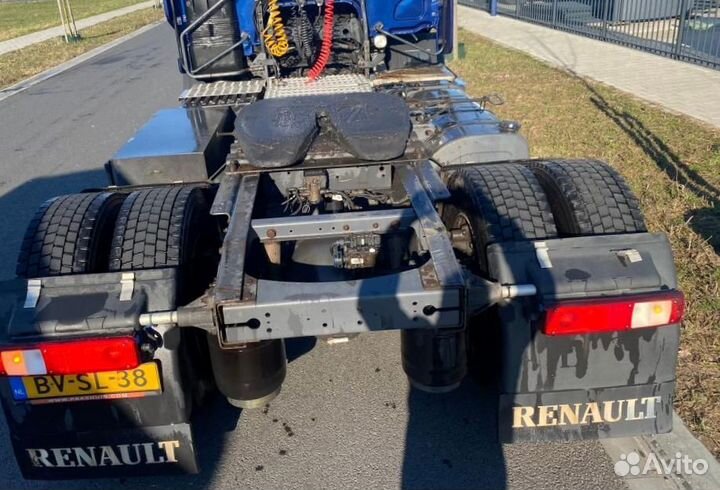 В разборке грузовик Renault,Premium II с 2007