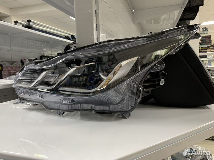 Фара Toyota Corolla E210