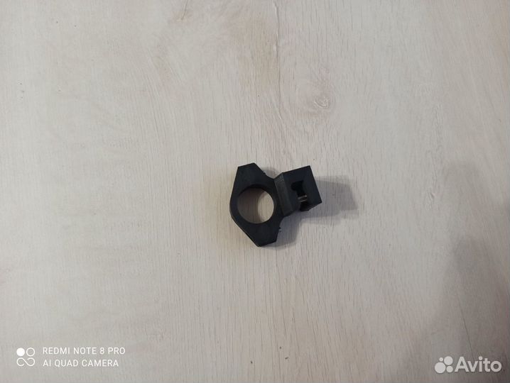 Крепление зажимное для фонаря на шлем пожарного