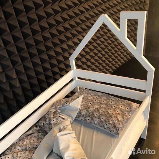 Кровать Домик-софа из массива