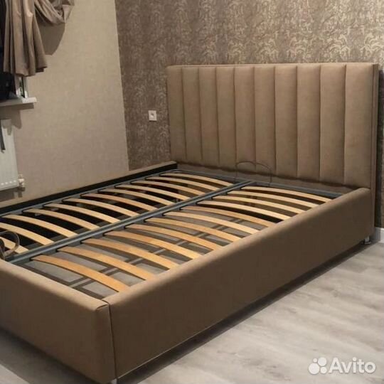 Кровать с мягким изголовьем