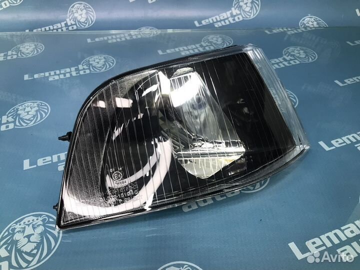 Фонарь указателя поворота правый Volvo S40