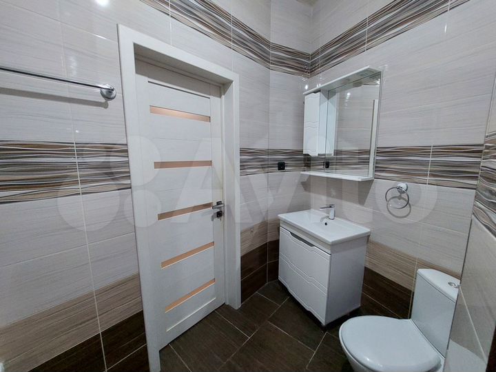 2-к. квартира, 58 м², 1/6 эт.