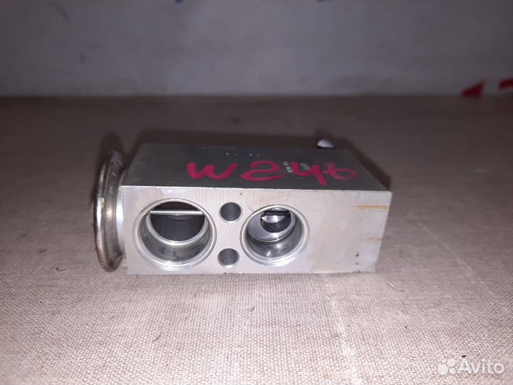 Клапан кондиционера Mercedes B180 T246 270.910