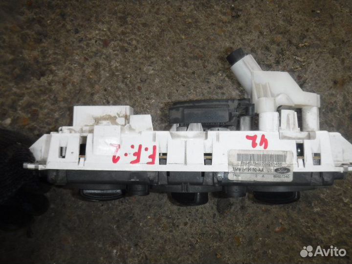 Блок управления отопителем Ford Focus 2 shdb 2007