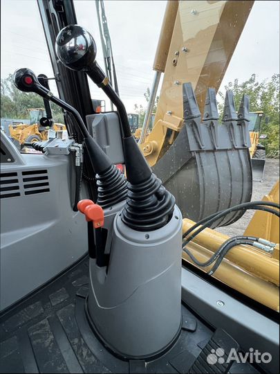 Экскаватор-погрузчик STI 4CX, 2023