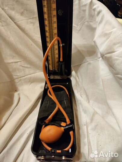 Тонометр в чехле (антикварный)