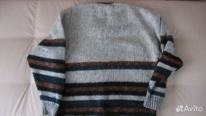 Свитер шерстяной