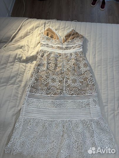 Белое вечернее платье