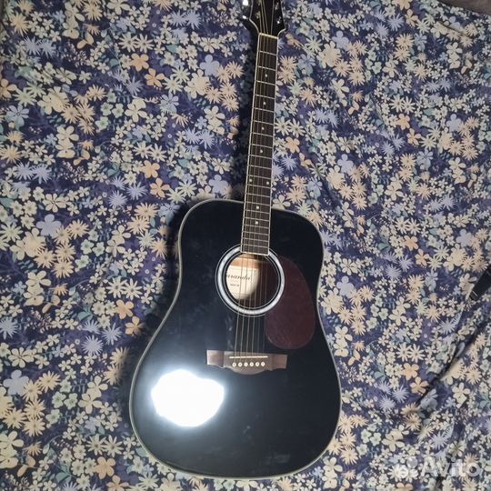 Акустическая гитара