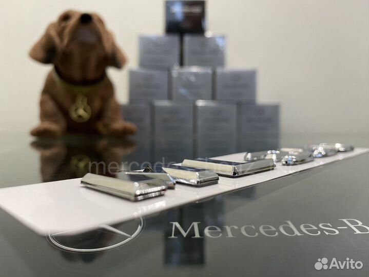 Шильдик ML350 Mercedes Benz на дверь багажника