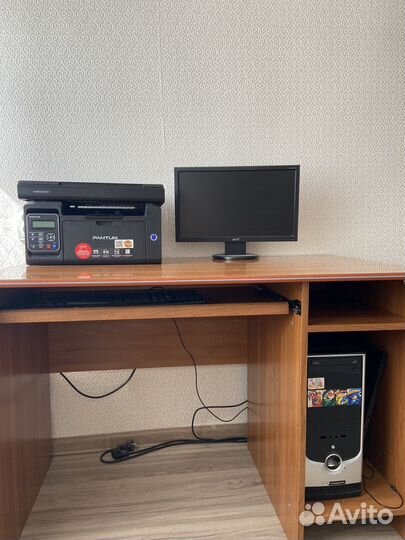 Компьютерный стол