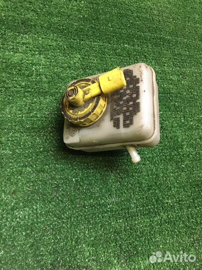 Бачок тормозной жидкости VW