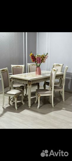 Стол и стулья