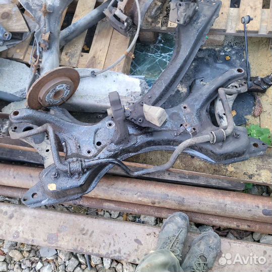 Подрамник с рычагами на джили эмгранд