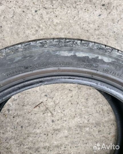 Bridgestone W940 235/45 R18
