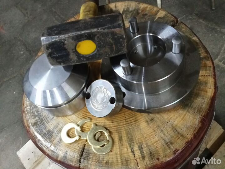 Станок для чеканки сувенирных жетонов и монет