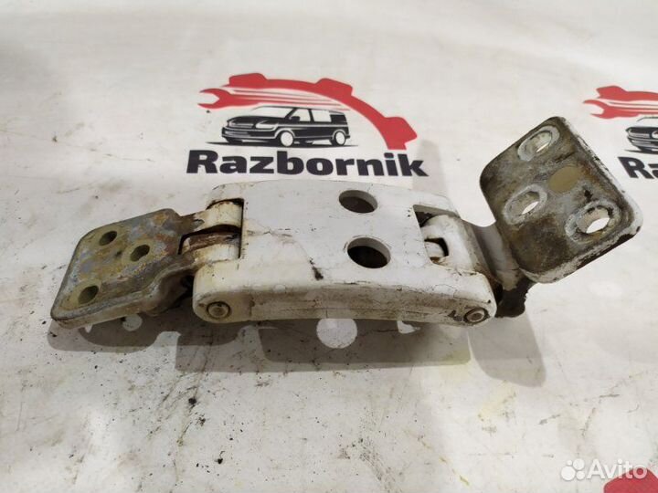 Петля двери багажника задняя левая Mercedes