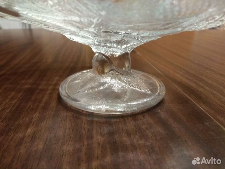 Ваза для фруктов на ножке