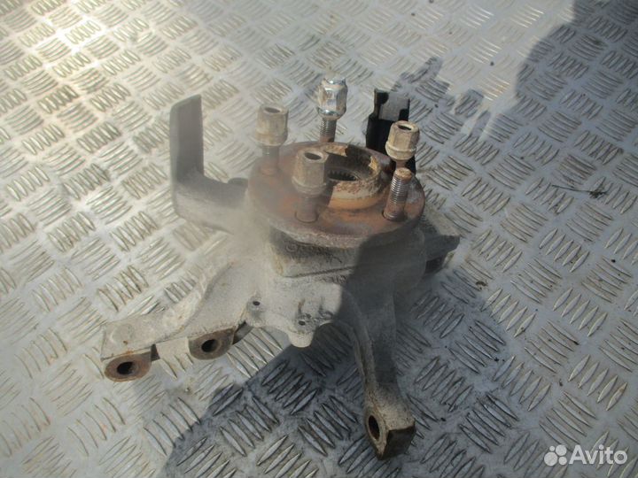 Кулак поворотный передний Dodge Caravan 3