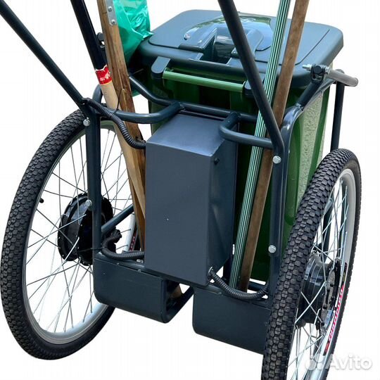 Электротележка для уборки улиц