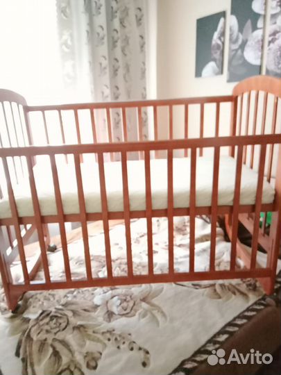 Детская кроватка с матрасиком