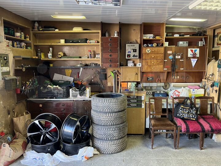 Гараж, > 30 м²