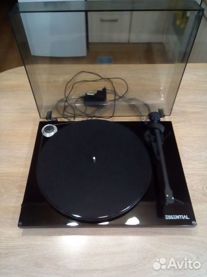 Проигрыватель винила Pro-Ject Essential iii
