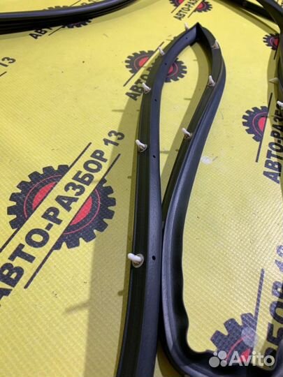 Уплотнитель двери задний левый Kia Ceed 3 CD 1.6