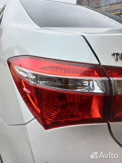 Фонарь левый наружний Toyota Corolla 180