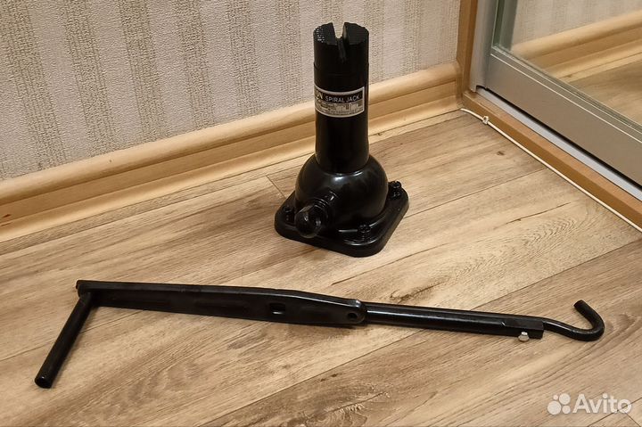 Домкрат винтовой