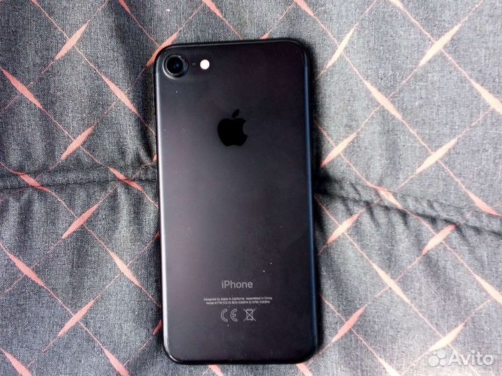 Телефон iPhone 7