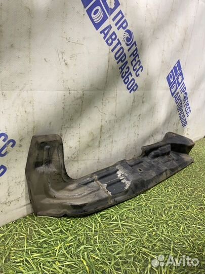 Пыльник крыла передний правый Audi A4 B6 седан 1.8