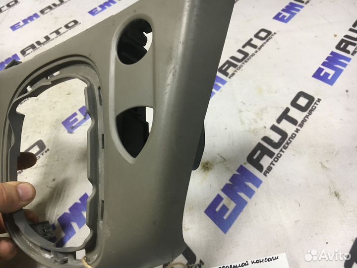 Накладка центральной консоли Рено Сценик 2