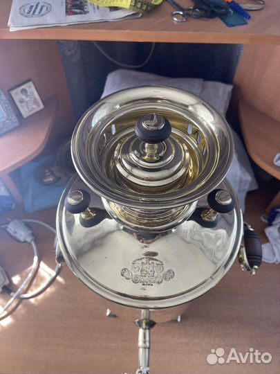 Самовар старинный, медали