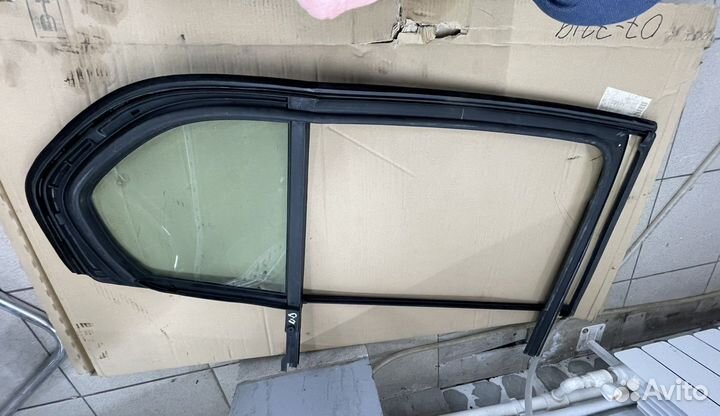 Стекло с уплотнителем