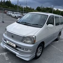 Toyota Regius 2.7 AT, 2000, 200 000 км, с пробегом, цена 950 000 руб.