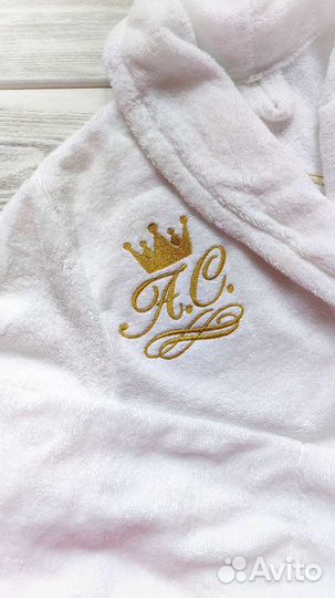 Халат с инициалами на груди
