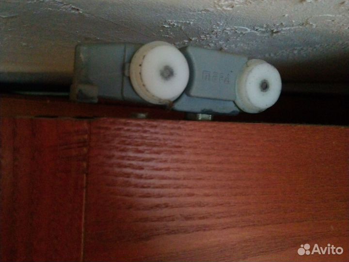 Дверь на роликах