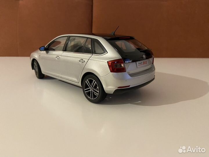 Модель Skoda Rapid Spaceback 1/18