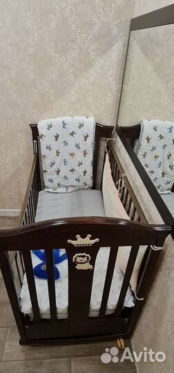 Детская кроватка с маятником и ящиком