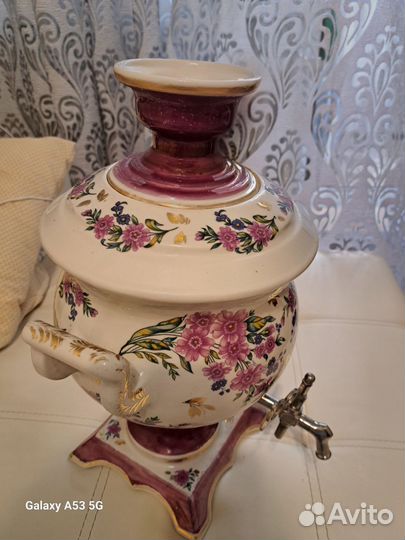 Большой старинный самовар