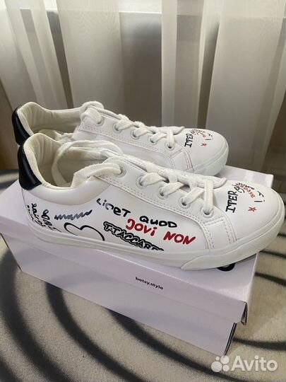 Кроссовки для девочки