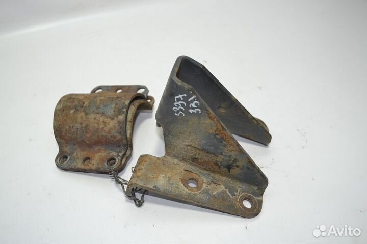 Кронштейн крыла ведущего моста, задний левый scani