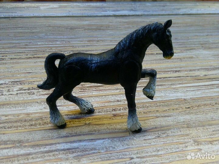 Волк и конь - игрушки конструкторы