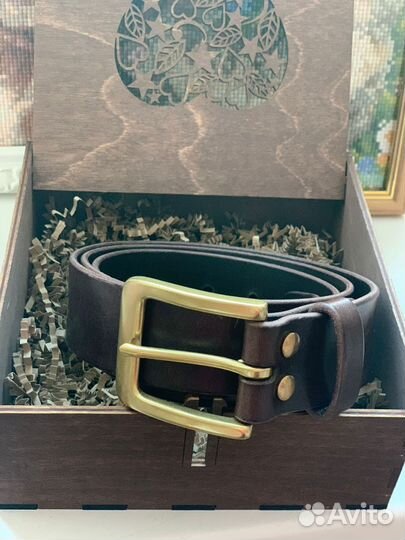 Кожаный ремень в подарочной упаковке